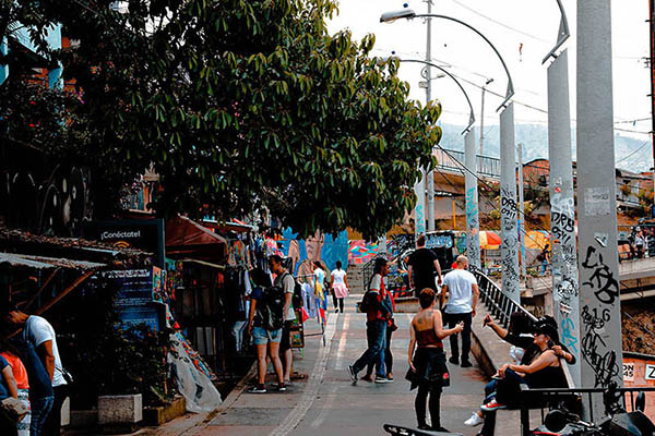 Comuna 13 in Medellín, escalators y Graffiti tour 