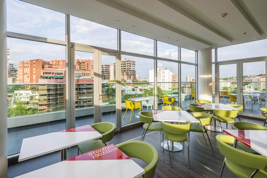 Hampton by Hilton Cali Hotel
