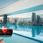 Sites Hotel Medellín piscina sin fin
